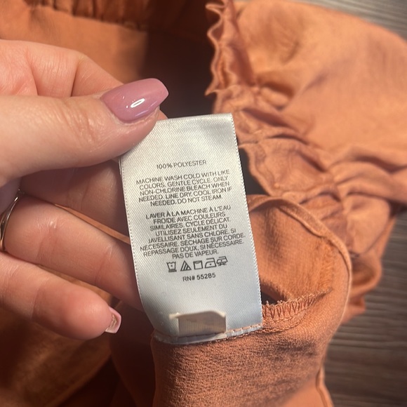 Express off the shoulder Ruffle Blouse - Picture 4 of 5